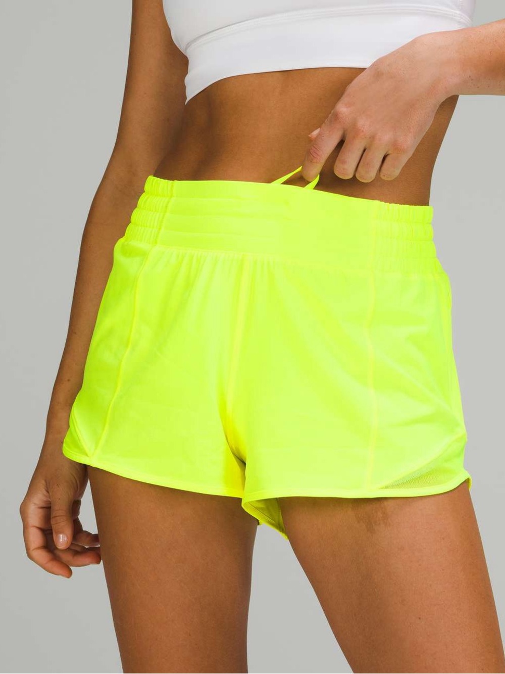 Lululemon Hotty Hot HR 2.5” Shorts Highlight Yellow Size 4 Running - Picture 2 of 8